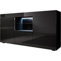 LED Beleuchtung trifft auf 3 Tueren an dem Sideboard