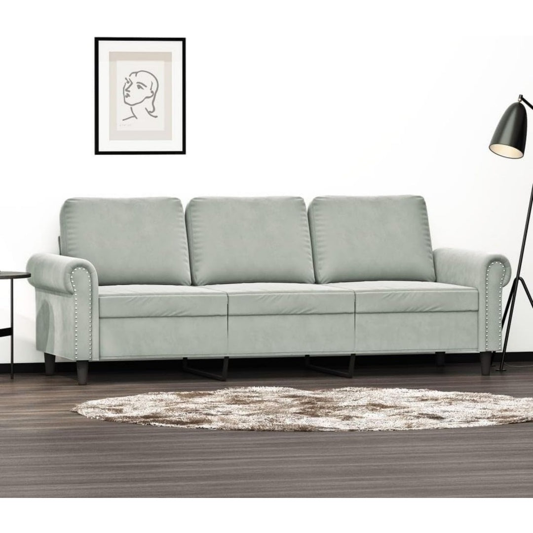 Sofa in Hellgrau mit weichen Polstern