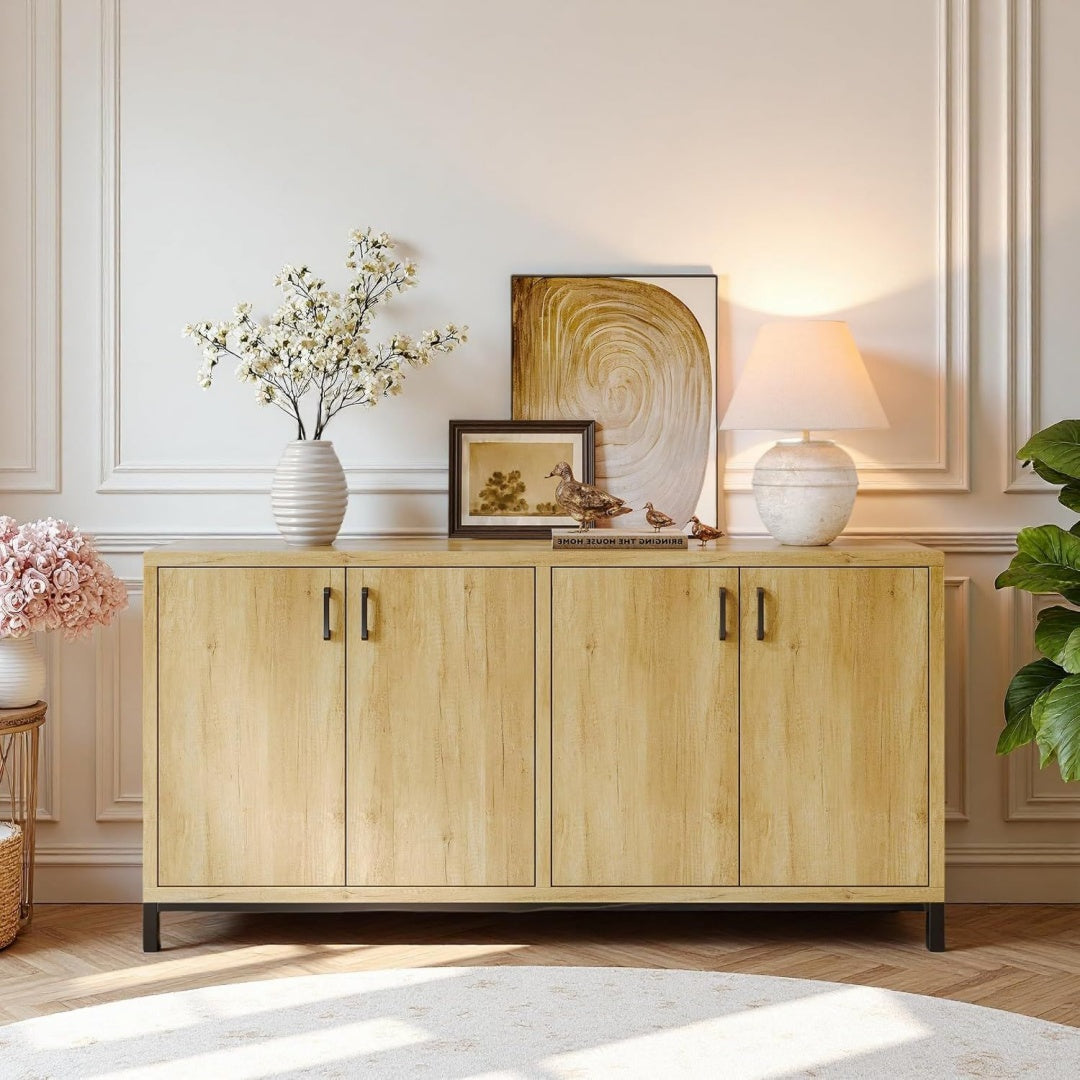 Sideboard verbindet Metallgriffe und ein Metallgestell