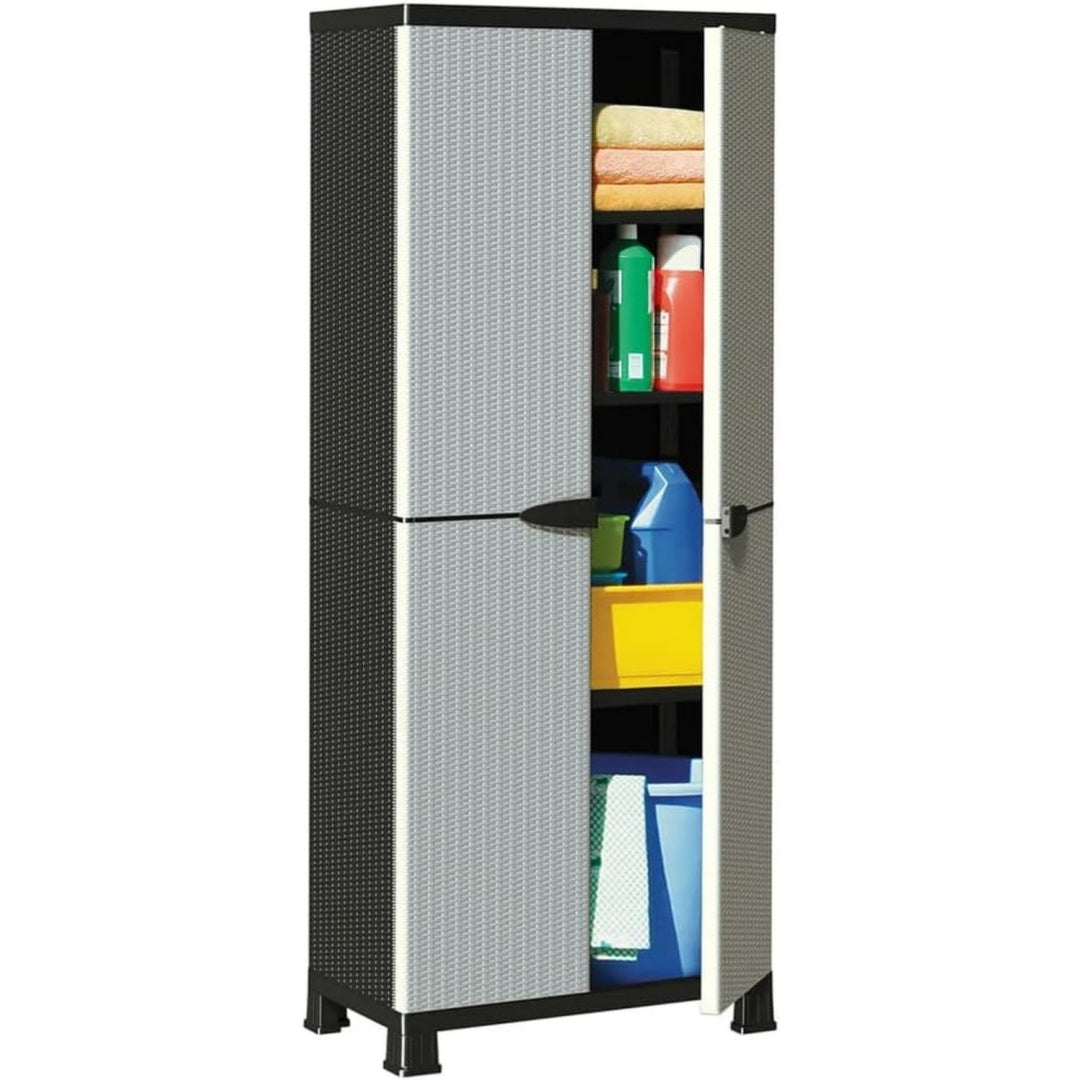 Das Sideboard vereint Flechtoptik mit geschlossenem Stauraum