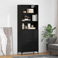 Hochschrank mit geschlossenem Stauraum und Holzoptik