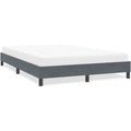 Das Bettgestell nimmt mit 140 x 220 cm Gestalt an