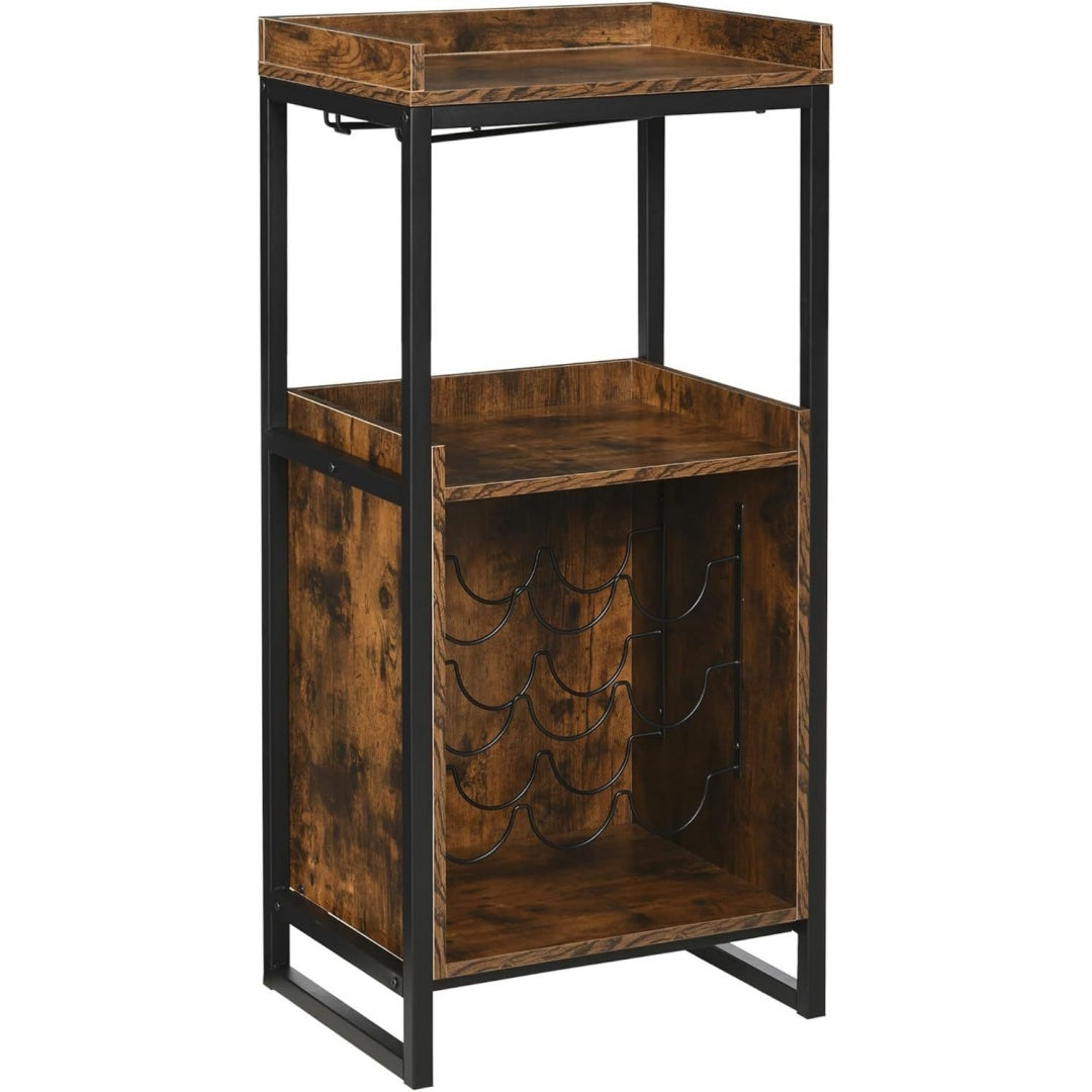 Offene Ablagen treffen auf Flaschenablagen an dem Sideboard