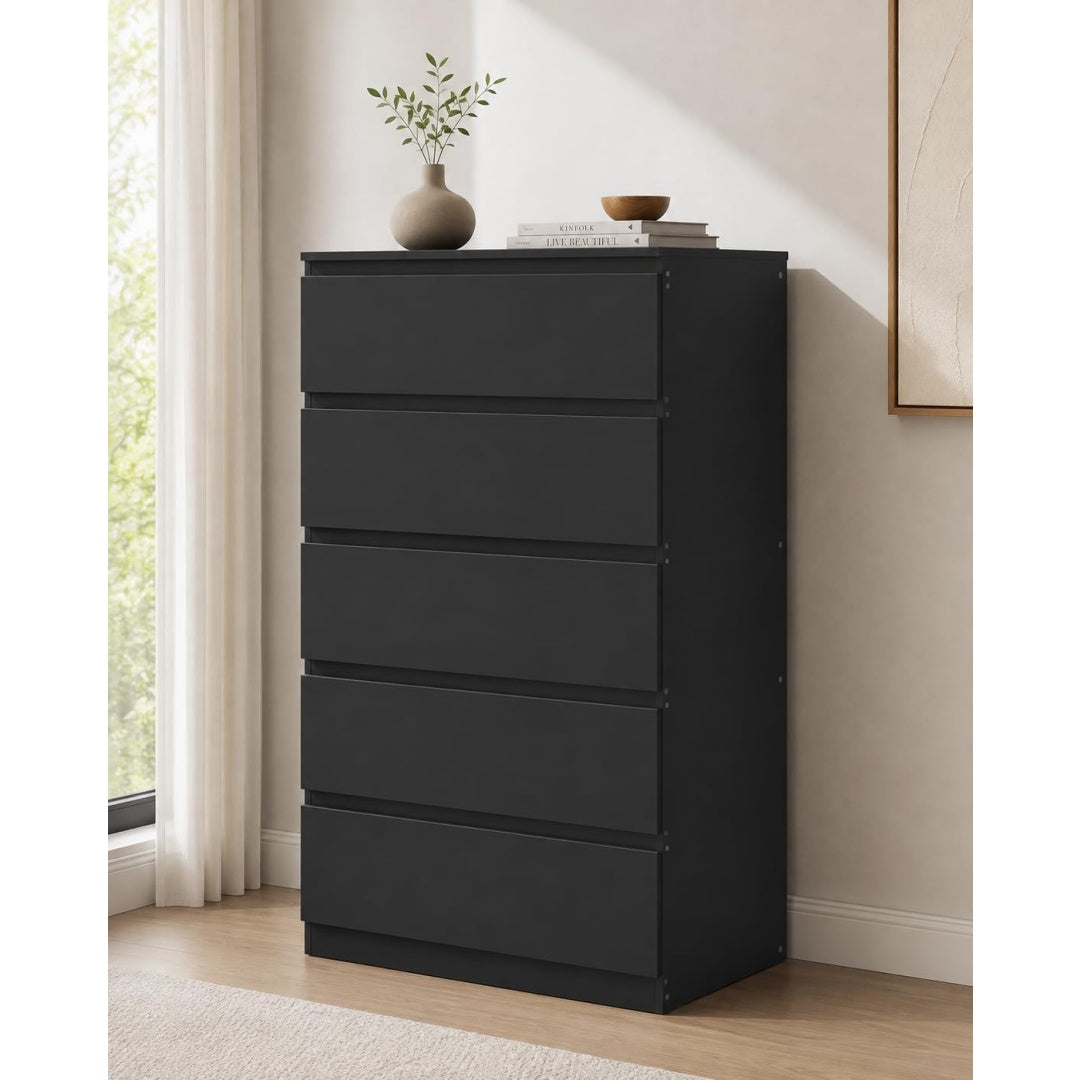 Das Sideboard nimmt mit 60 x 40 x 121 cm Gestalt an